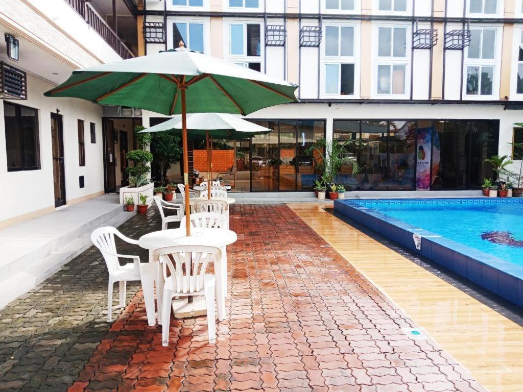 Aerostop Hotel & Restaurant Plaridel  Luaran gambar